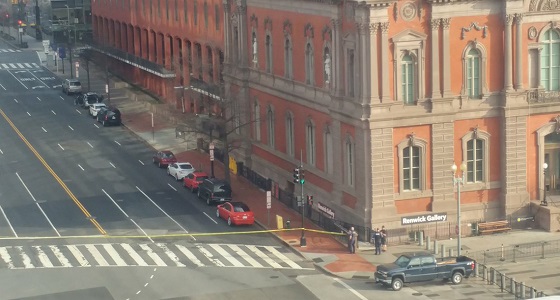 سيارة مشبوهة تتسبب في إخلاء مبنى قرب البيت الأبيض