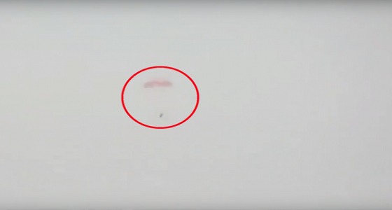 بالفيديو.. لحظة هبوط الطيار الروسي بعد إسقاط طائرته بـ ” سوريا “