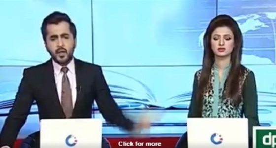 بالفيديو.. مشادة كلامية بين مذيع نشرة أخبار وزميلته