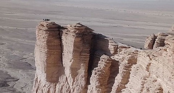 بالصور.. جبال ” طويق ” ذات الطبيعة الخلابة في الرياض