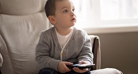 دراسة: مشاهدة التلفزيون تزيد وزن الطفل