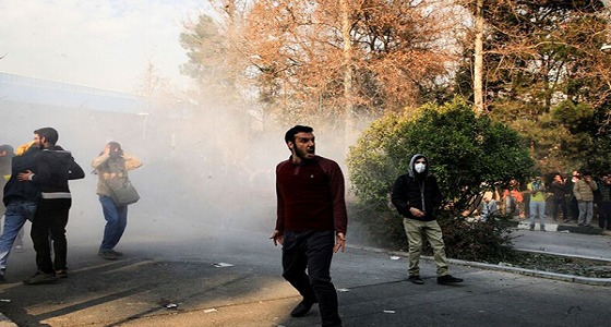 إيران تعتقل 300 متظاهر بطهران