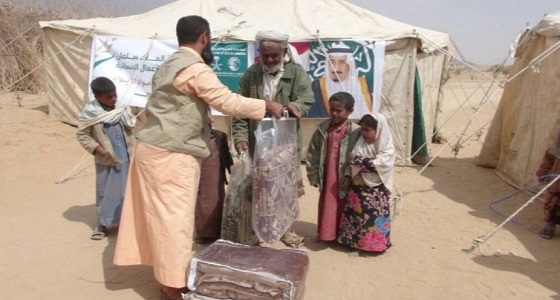 بالصور.. &#8221; الملك سلمان &#8221; للإغاثة يدشن مساعدات إيوائية في عسيلان اليمنية