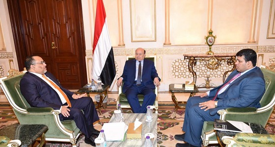الرئيس اليمني يوجه بوقف التصرف بأراضي وعقارات الدولة في المحافظات المحررة
