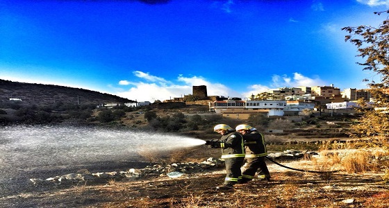 9 فرق من الدفاع المدني للسيطرة على حريق قرية الهتافره بالباحة