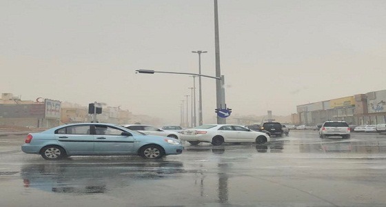 استمرار هطول الأمطار بعدة أحياء في الرياض
