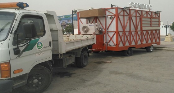 بالصور.. إزالة عربات أغذية غير مرخصة بالعريجاء