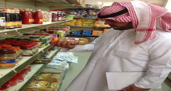 بلدية معشوقة بالقرى تصادر عددا من المواد الغذائية المنتهية الصلاحية