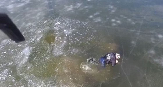 بالفيديو.. طائرة بدون طيار تنقذ رجل من الغرق ببحيرة متجمدة