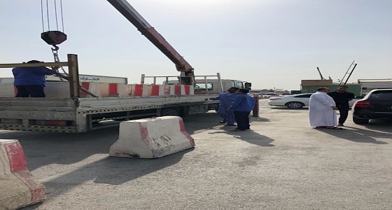 بالصور.. إغلاق حراج السيارات بمعارض النسيم في الرياض