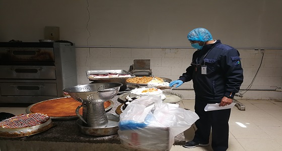 الغذاء والدواء: مصادرة وإتلاف 700 كيلو أغذية فاسدة في تبوك
