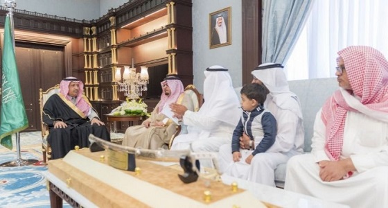 الأمير حسام بن سعود يستقبل ذوي الشهيد الغامدي