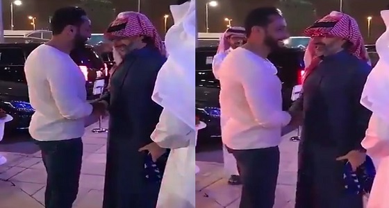 بالفيديو.. حديث جانبي يجمع الأمير بن طلال و ” الجابر “