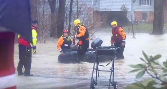 بالفيديو.. فيضانات وانهيارات أرضية تغرق ولاية إنديانا