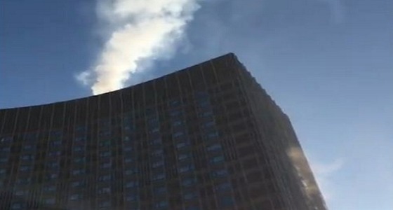 بالفيديو.. ” الطوارئ الروسية ” تجلي 230 شخصا بأحد الفنادق لاندلاع حريق