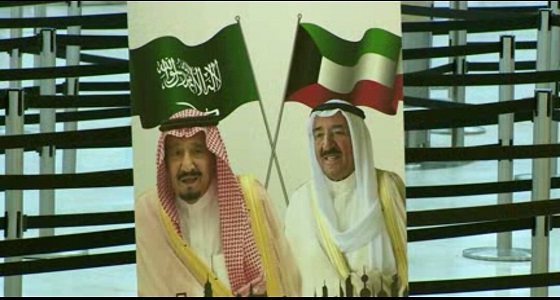 مطار الملك خالد يستقبل القادمين من الكويت بالورود والأعلام