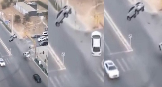 فيديو غريب لسيارتين ترتفعان في الهواء يثير حيرة المواطنين