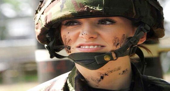 ملكة جمال إنجلترا تكشف انتهاكات وخفايا خلال خدمتها العسكرية في العراق
