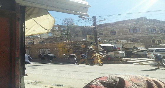 الحوثيين تقتحم محلات تجارية لجباية الأموال بصنعاء