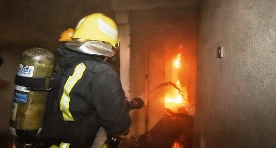 السيطرة على حريق نشب بأحد المحال في مكة