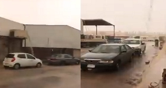 بالفيديو.. انهمار الأمطار وسريانها جنوب بريدة