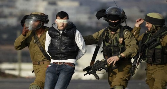 قوات الاحتلال تعتقل شاب فلسطيني وتصادر دراجته النارية