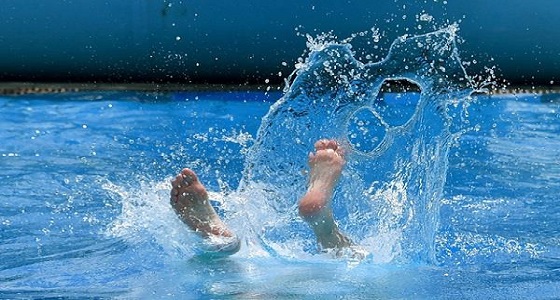 دراسة: السباحة في الماء البارد بديلا للمسكنات