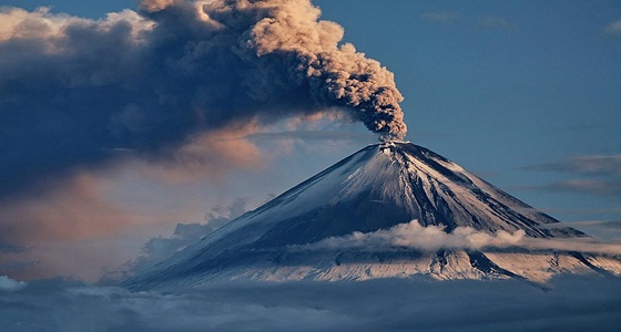 استمرار ثوران بركان &#8221; جبل سينابونج &#8221; الإندونيسي