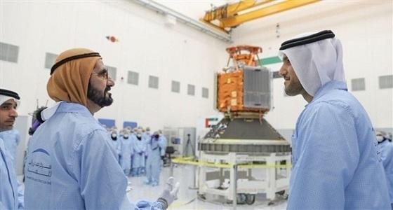 الإمارات تدشن أول قمر صناعي عربي &#8221; خليفة سات &#8220;