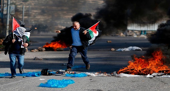 بالصور.. إصابة 20 فلسطينيا في مظاهرة تندد بقرار &#8221; ترامب &#8221; بالقدس