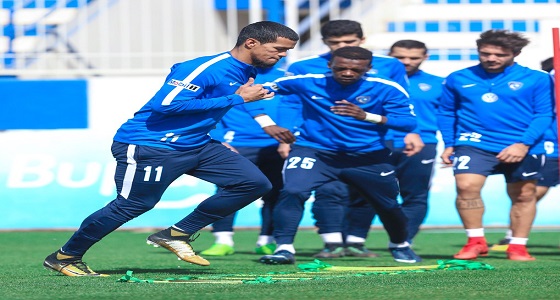 بالصور..الهلال يختتم تدريباته استعدادًا لموقعة الباطن