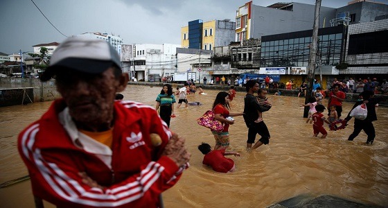 إجلاء الآلاف من جاكرتا إثر الفيضانات العارمة