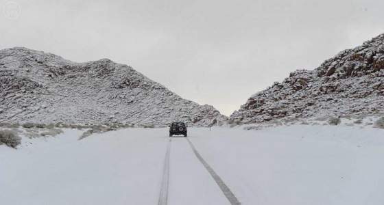 بالصورة.. منظر ساحر للثلوج بحزم الجلاميد شمال المملكة