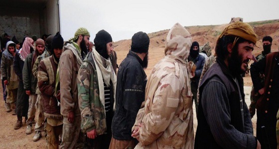 بالفيديو والصور.. 250 داعشيا يسلمون أنفسهم لـ ” دحر الغزاة ” في سوريا
