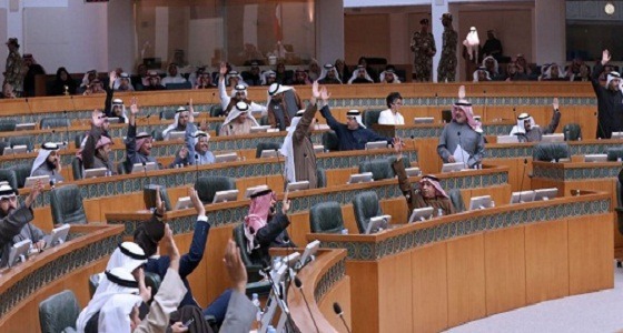 الكويت: البرلمان يوافق على قبول غير الكويتيين في الجيش