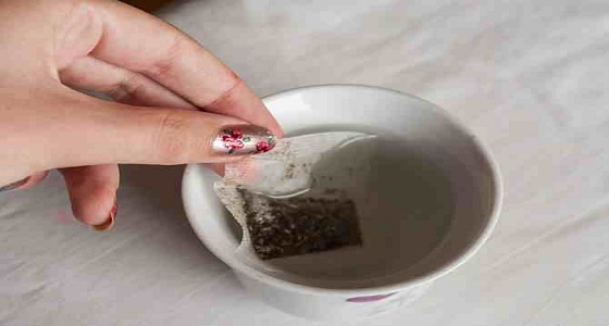 الشاي الأسود علاج سريع وفعال لتورم العيون