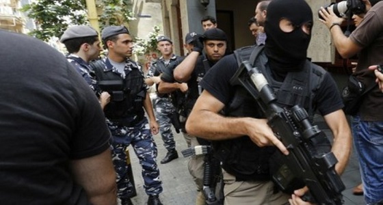وقف ضابط لبناني يتحرش بأحد رتباء مكتبه