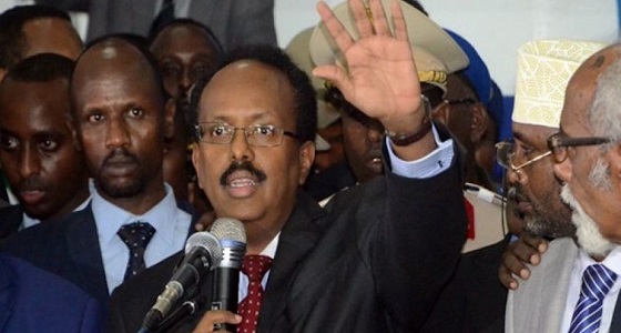 انفجار سيارتين وإطلاق نار قرب مقر إقامة الرئيس الصومالي