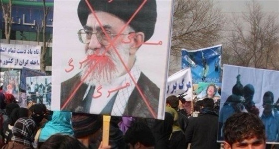 استطلاع: 75 % من الإيرانيين يرفضون انتهاكات نظام الملالي