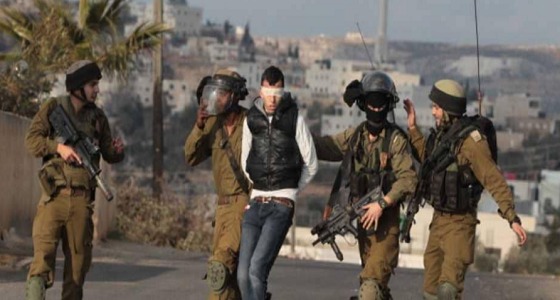 قوات الاحتلال تعتقل عشرات الفلسطينين بالضفة الغربية