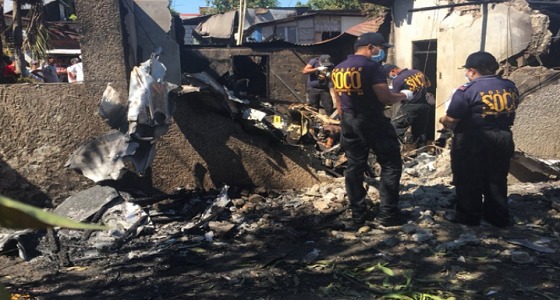 مصرع 7 أشخاص بعد تحطم طائرة فوق منزل بالفلبين