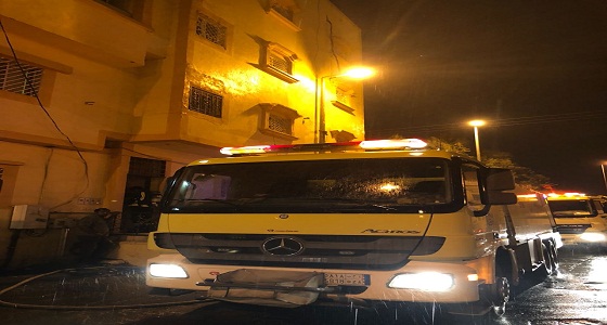 بالصور.. اندلاع حريق في عمارة سكنية بخميس مشيط