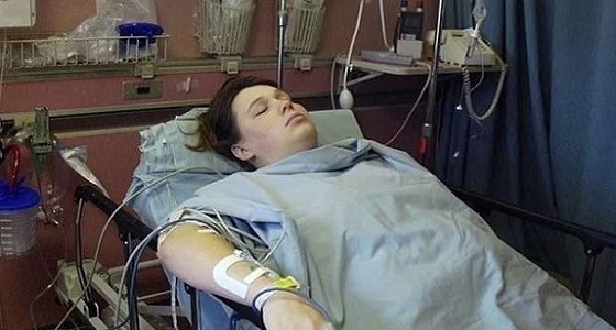 بعد 14 عاما على ولادتها القيصرية.. خطأ طبي يعرض سيدة للشلل