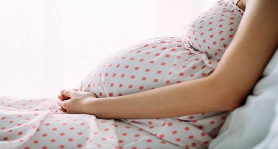 الدهون المتراكمة في الخصر خلال الحمل تصيب طفلك بالتوحد