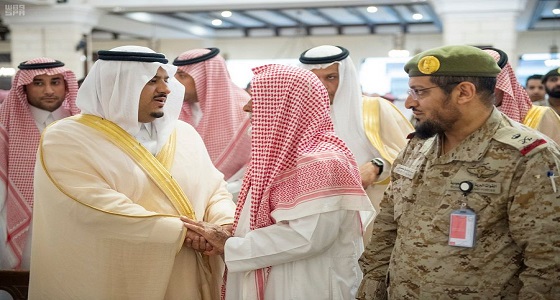 نائب أمير الرياض ينقل تعازي القيادة لأسر الشهيد العتيبي