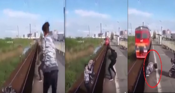 بالفيديو..شاب ينتشل رضيع سقط على قضبان قطار معرضًا حياته للخطر