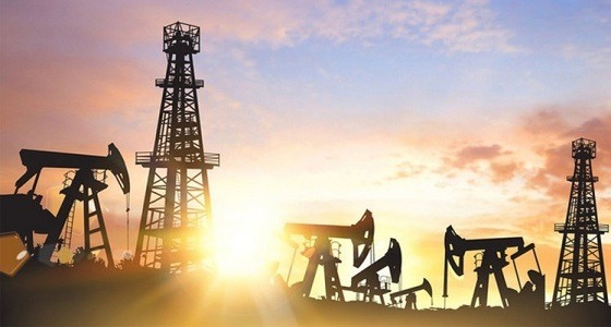 النفط يتراجع وسط مخاوف من زيادة الانتاج الأمريكي