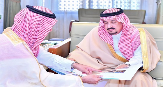 بالصور.. الأمير فيصل بن بندر يستقبل وزير الإسكان ومسؤولي الوزارة