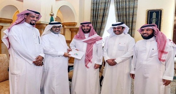 الأمير عبدالله بن بندر يطلع على خطط الجمعيات التعاونية بالمنطقة