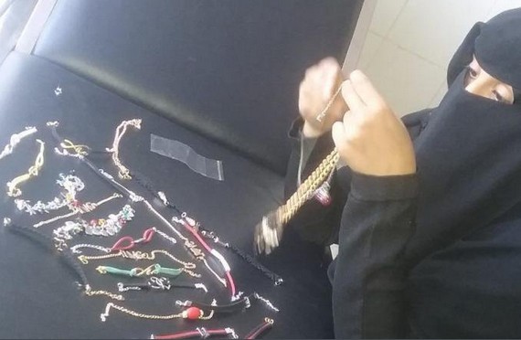 متسولة يمنية في المملكة تفتح متجر ذهب في الحديدة